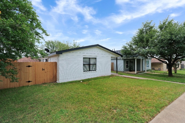 5729 Pinon Vista Dr in Austin, TX - Building Photo - Building Photo