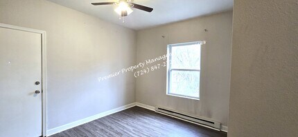 465 E Washington St in New Castle, PA - Foto de edificio - Building Photo