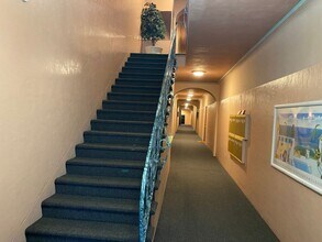 521 in Long Beach, CA - Building Photo - Interior Photo