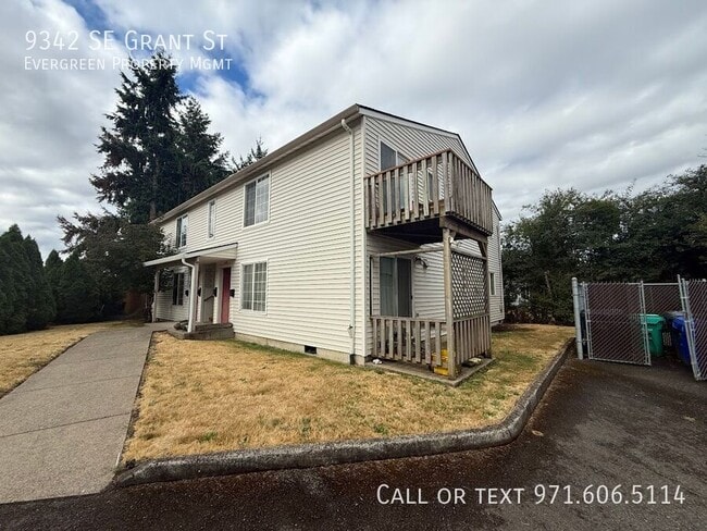 9342 SE Grant St in Portland, OR - Foto de edificio - Building Photo