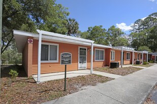 Village Crossing Apartments in Gainesville, FL - Building Photo