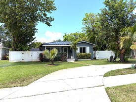 2615 Roosevelt St in Hollywood, FL - Building Photo