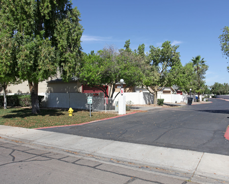 Colonia Apartment Homes - Roger in Tempe, AZ - Building Photo