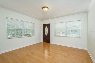 4001 W Estrella St in Tampa, FL - Building Photo - Building Photo