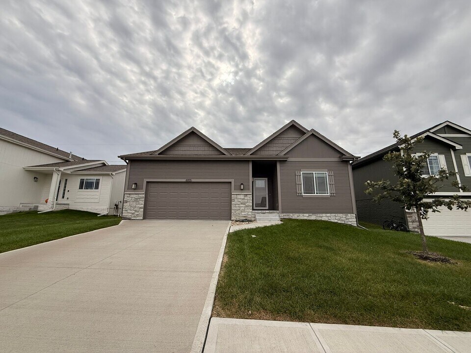 16915 Nebraska Ave in Omaha, NE - Building Photo