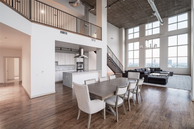 4899 Montrose Blvd in Houston, TX - Building Photo - Building Photo