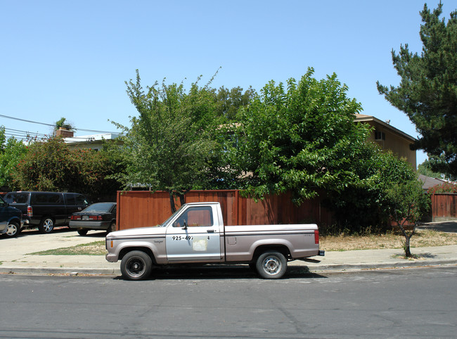 1127 Marilyn Way in Concord, CA - Building Photo - Building Photo