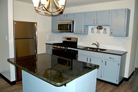 Building Photo - Seven Stories West Apartamentos in Akron, Ohio