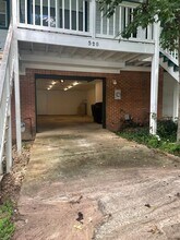 520 Collinsford Rd in Tallahassee, FL - Foto de edificio - Building Photo