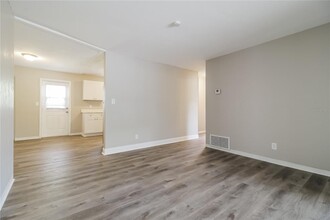 371 N Ridgewood Ave in Ormond Beach, FL - Building Photo - Building Photo