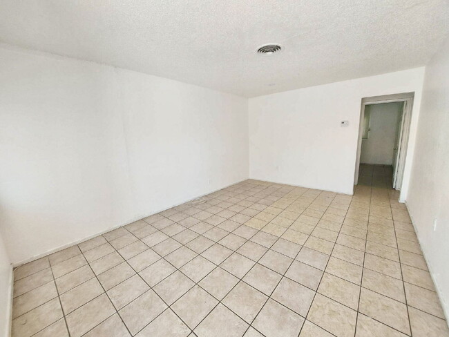 2519 N Carroll St in North Las Vegas, NV - Building Photo - Building Photo