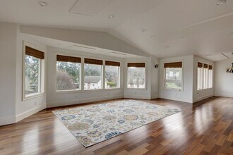 207 NW Coveland St in Coupeville, WA - Building Photo - Building Photo