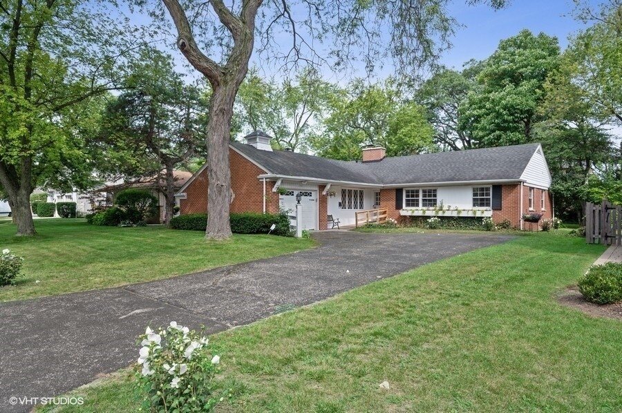 2602 Greenleaf Ave in Wilmette, IL - Building Photo