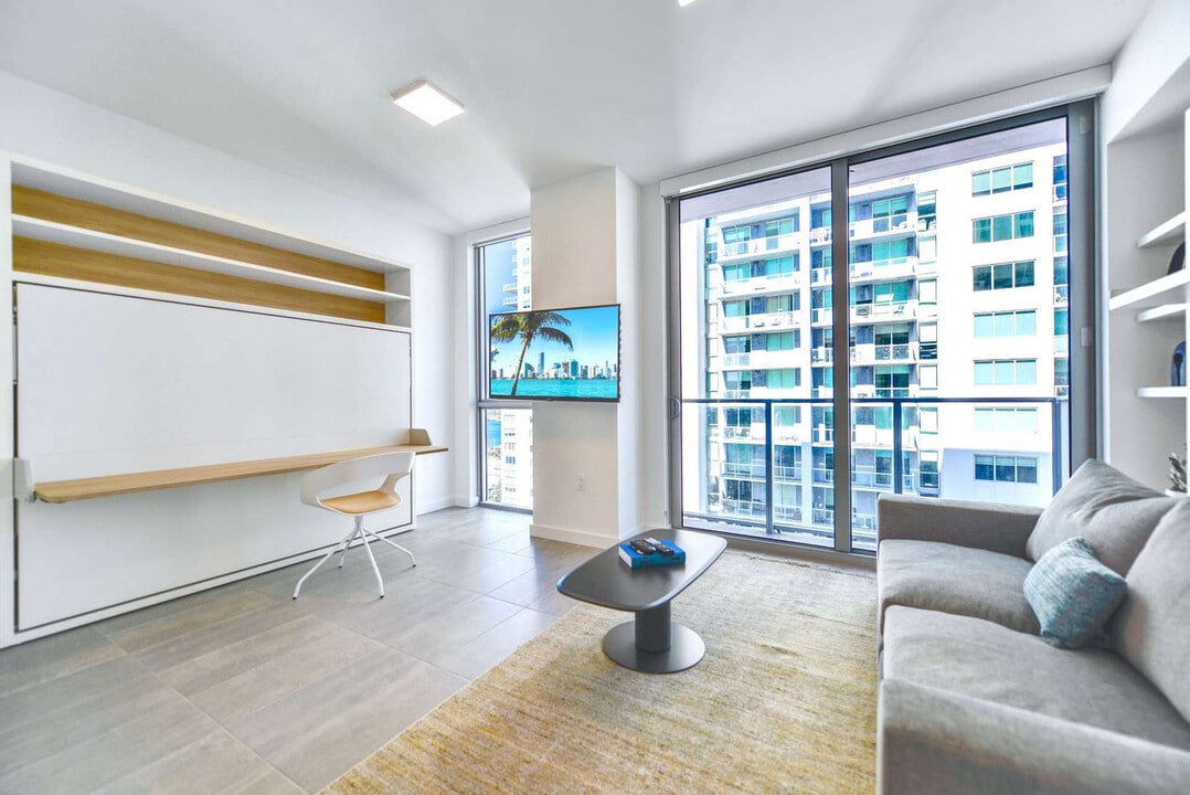 227 NE 2nd St in Miami, FL - Building Photo