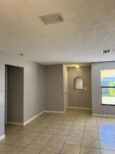 4629 SW 8th Pl, Unit B in Cape Coral, FL - Foto de edificio - Building Photo