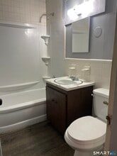 41 Strickland St in Manchester, CT - Building Photo - Building Photo