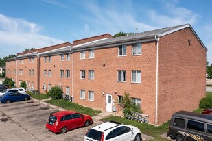 10217 Dearlove Rd in Glenview, IL - Building Photo