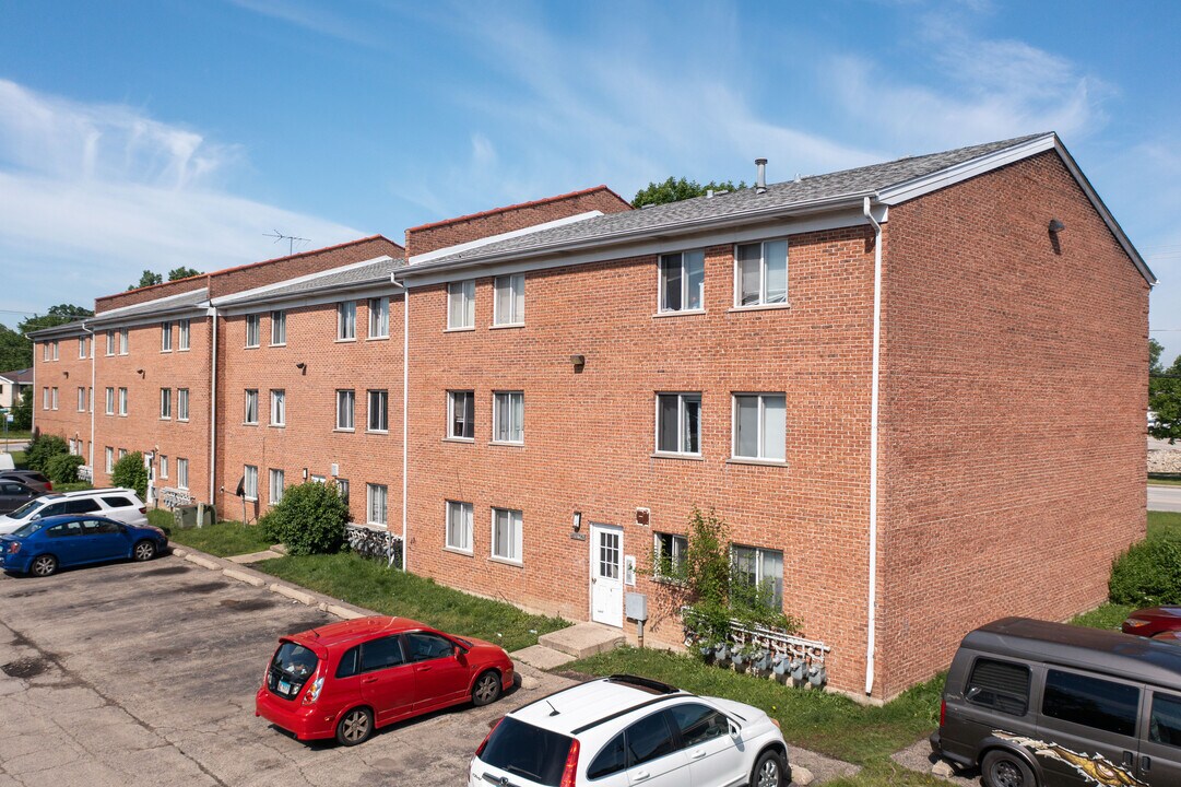 10217 Dearlove Rd in Glenview, IL - Building Photo