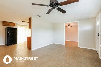 8360 Red Holly Ln in Jacksonville, FL - Building Photo - Building Photo