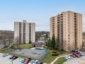 Roseland Place in London, ON - Building Photo - Building Photo