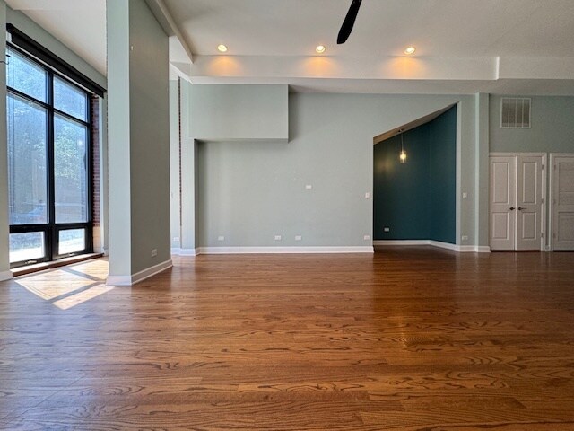 500 W Superior St, Unit 710 in Chicago, IL - Building Photo