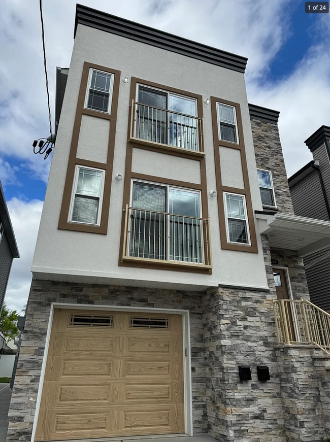 property at 113 E Jersey St