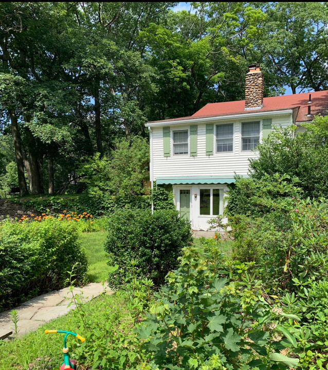 4 Turner Ln, Unit B in Lancaster, MA - Building Photo