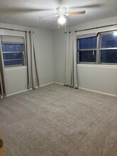 1301 Kendolph Dr, Unit Room 1 in Denton, TX - Foto de edificio - Building Photo