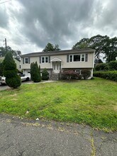 25 Quinsey Dr in Bridgeport, CT - Building Photo - Building Photo