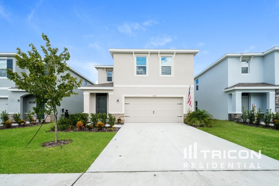 7123 Broad River Ave in Land O Lakes, FL - Building Photo