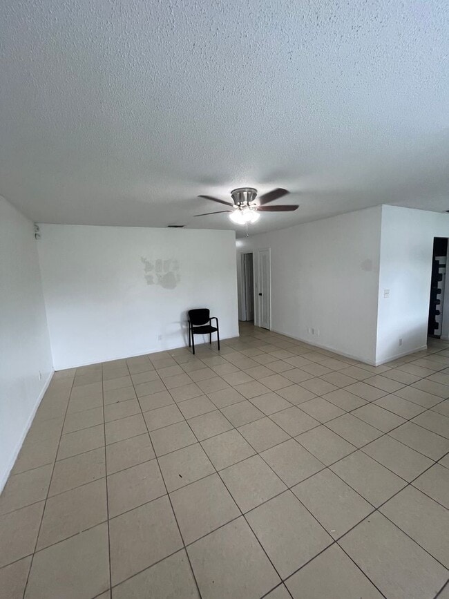 6040 N Dixie Hwy in Boca Raton, FL - Building Photo - Building Photo