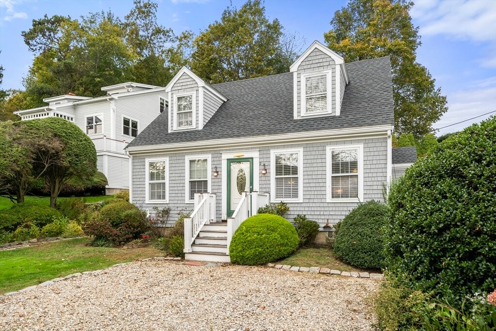 11 Gingerbread Hill in Marblehead, MA - Building Photo