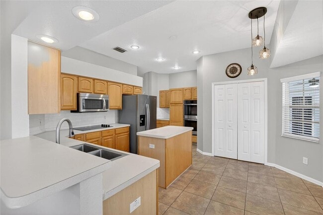 11304 Balm Riverview Rd in Riverview, FL - Building Photo - Building Photo