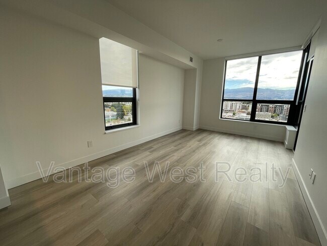 1488-1488 Bertram St in Kelowna, BC - Building Photo - Building Photo