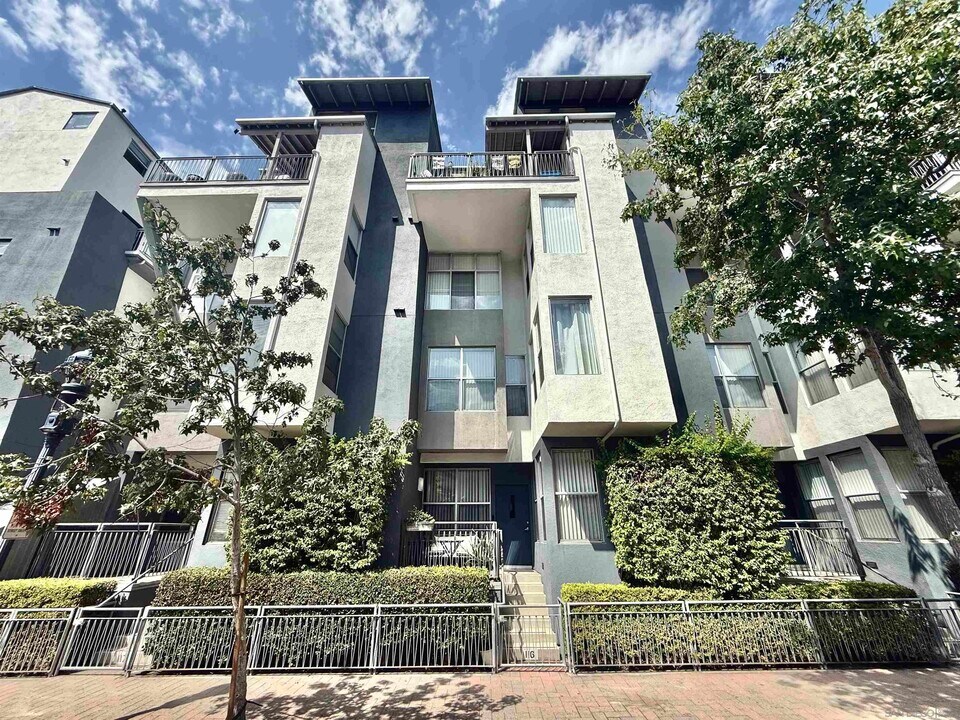 101 Market St in San Diego, CA - Building Photo