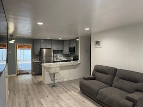 12716 Lakeshore Dr, Unit APT C in Lakeside, CA - Building Photo - Building Photo