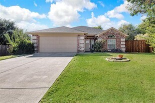 757 Tanglewood Dr in Burleson, TX - Building Photo