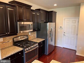 42592 Sunset Ridge Square in Ashburn, VA - Foto de edificio - Building Photo