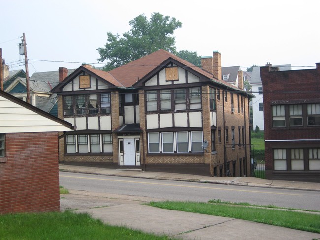 212 Brighton Rd in Bellevue, PA - Foto de edificio - Building Photo