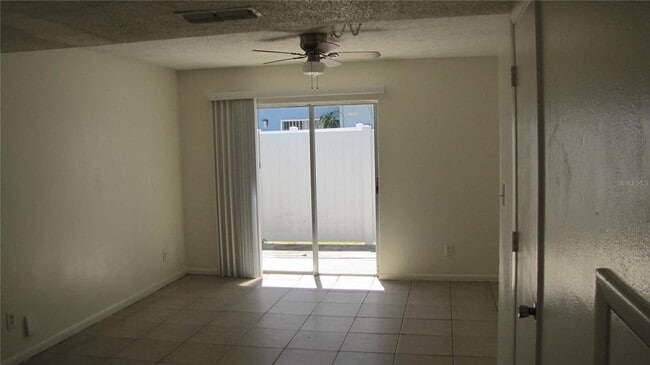 5122 E Temple Heights Rd in Tampa, FL - Building Photo - Building Photo