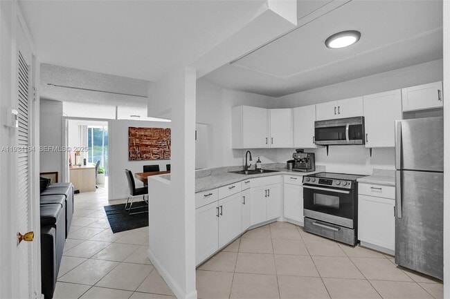 1780 NE 191st St in North Miami Beach, FL - Building Photo - Building Photo