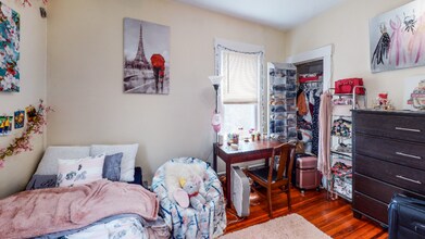 56 Hillside Pl in New Haven, CT - Building Photo - Building Photo