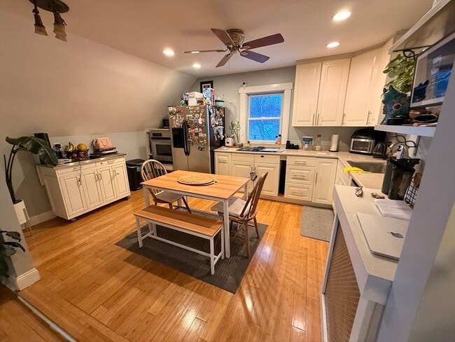 22 Linden Rd in Melrose, MA - Building Photo - Building Photo