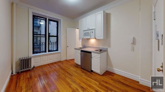 305 W 45th St