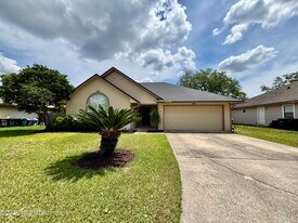 8467 Charlesgate Cir E in Jacksonville, FL - Building Photo