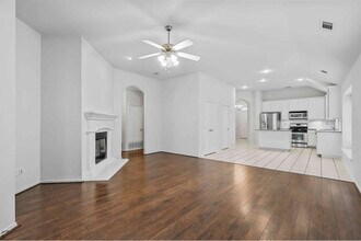 5021 Meyers Ln in Fort Worth, TX - Foto de edificio - Building Photo