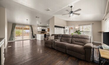 922 W Vulcan Ave in Ridgecrest, CA - Building Photo - Building Photo