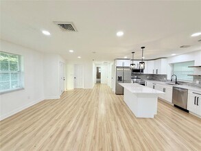 1331 S Washington Ave in Clearwater, FL - Foto de edificio - Building Photo