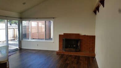 444 Blanco Ct in Camarillo, CA - Building Photo - Building Photo