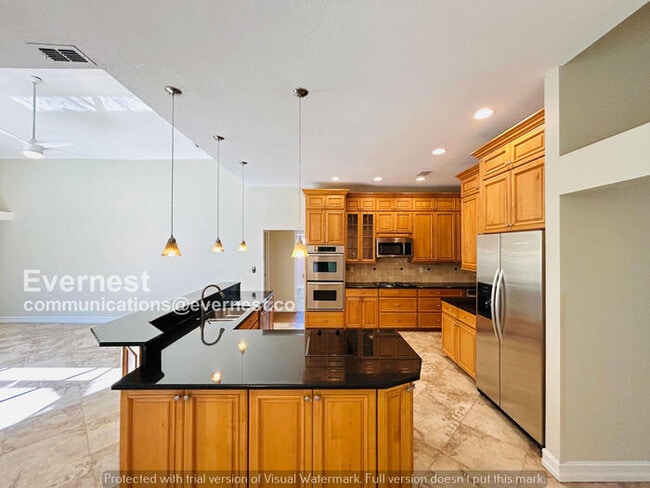 708 Samantha Dr in Palm Harbor, FL - Building Photo - Building Photo